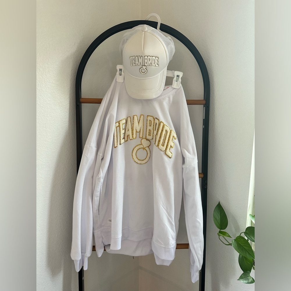 NWOT Simply Southern Team Bride Crewneck & Trucker Hat • M